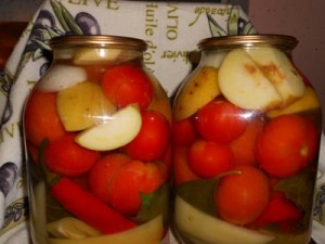 консервированные помидоры с яблоками